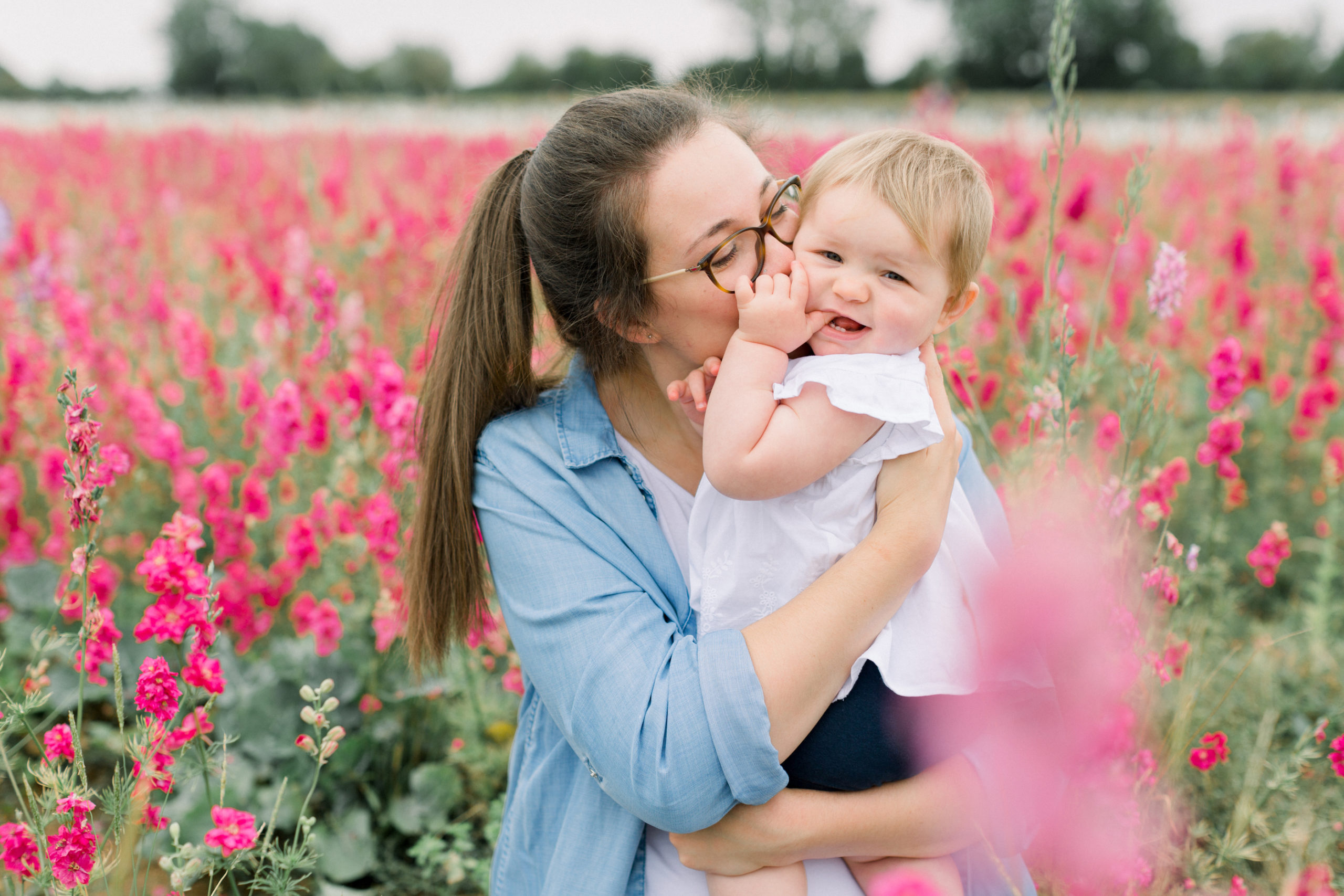 flower field baby family photos confetti flower fields pershore worcestershire hannah k. photography
